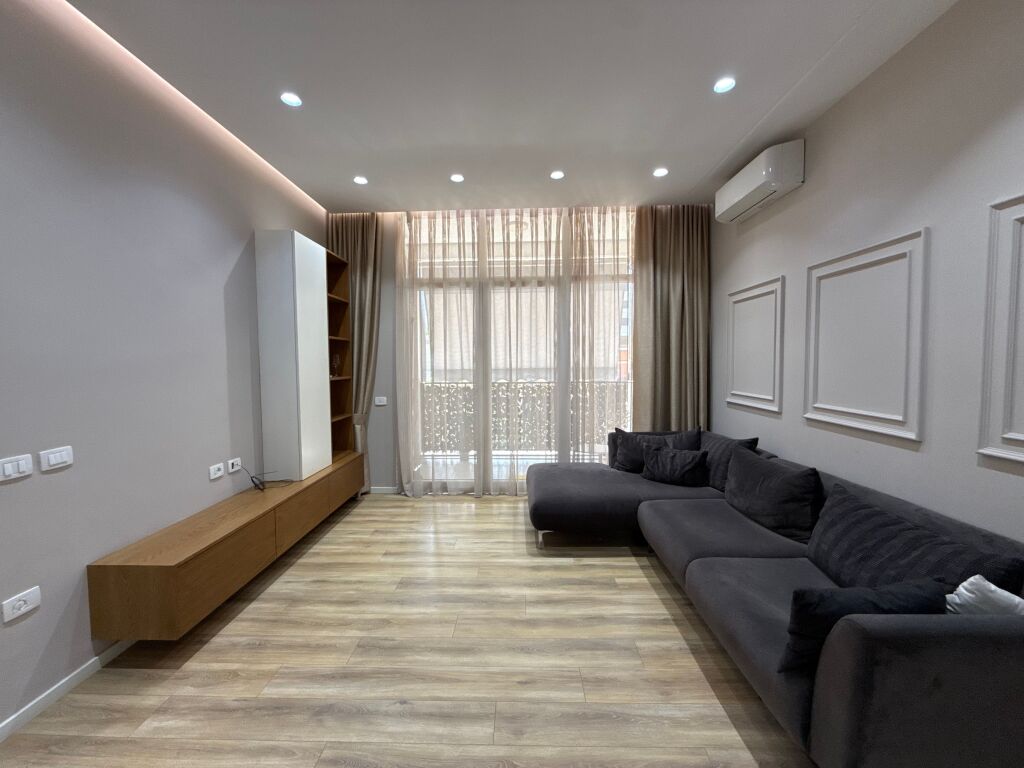 Shitet apartament 2+1+2 afer kompleksit Delijorgji