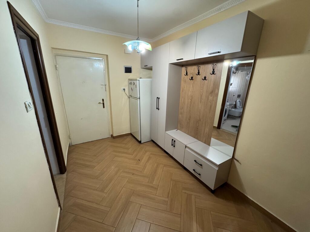 Jepet me qira 1+1 500€ Rruga Mine Peza Tiran
