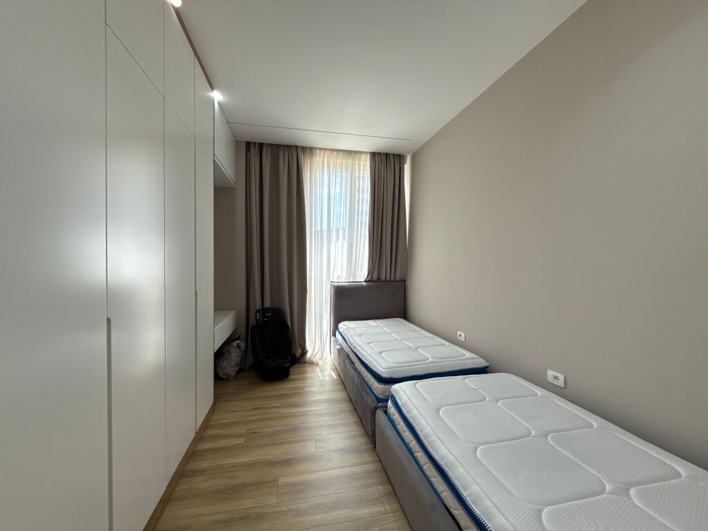 Shitet apartament 2+1+2 afer kompleksit Delijorgji