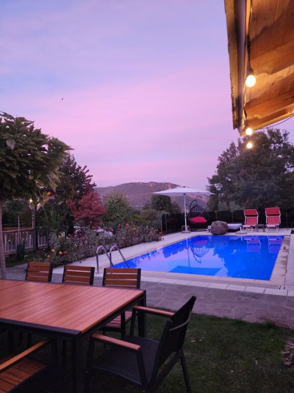 🛕SHITET:️ Vilë Magjike ✨ e Vetmja në Llojin e Saj e Dal Ndonjëherë në Treg me 5400 m² Truall dhe 300 m² Ndërtim📍( BËRZHITË - IBË ) Me Pishinë BLU 🔵