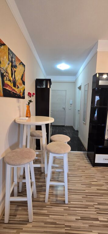 APARTAMENT 2+1, MYSLYM SHYRI