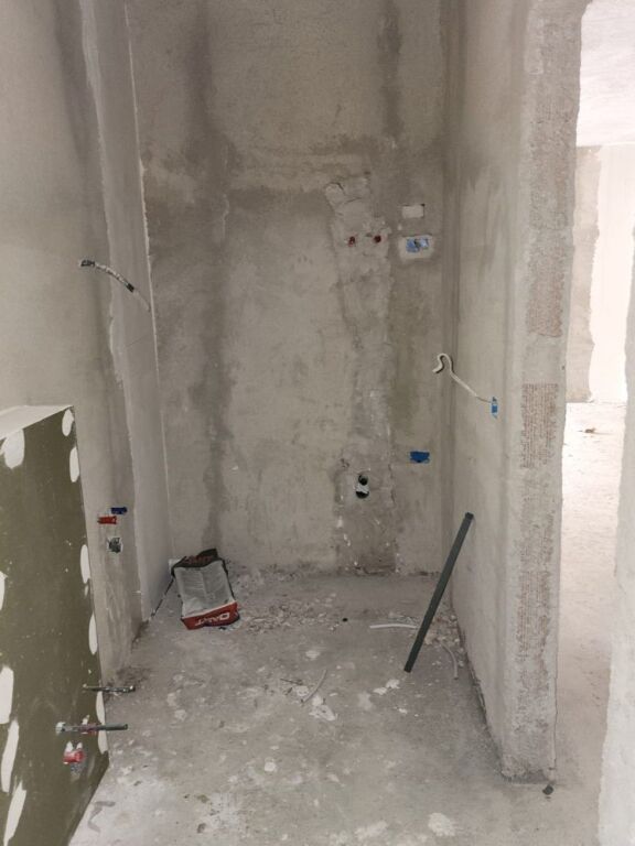 🏢 Vendesi in vendita 2+1+2 in un edificio moderno in costruzione vicino alla Scuola di Balletto e alla Scuola “Mihal Grameno”