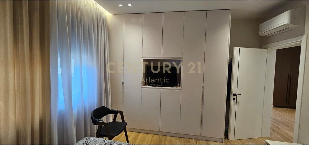 MODERN VILLA FOR SALE 3 FLOORS - RROTA E KUQE BEACH