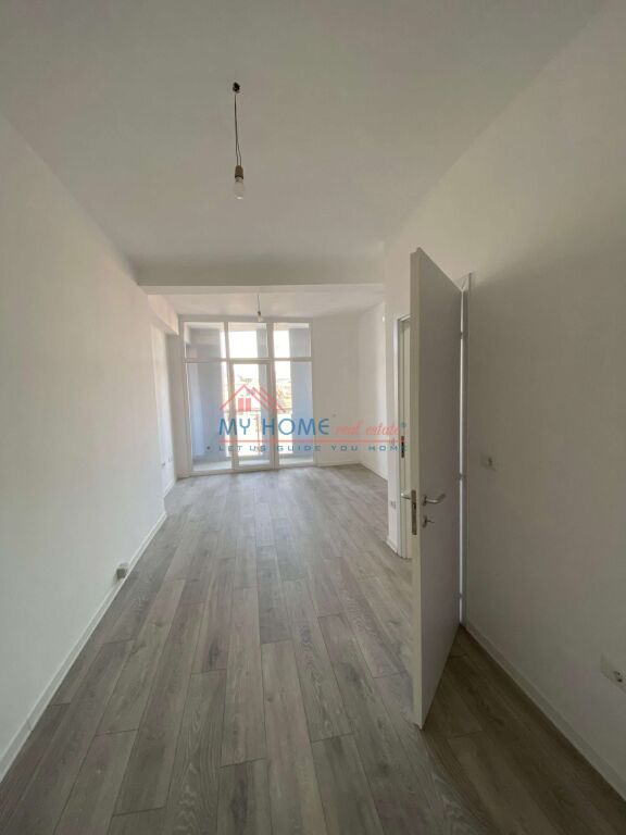 Zyre me Qira Komuna e Parisit Tirane