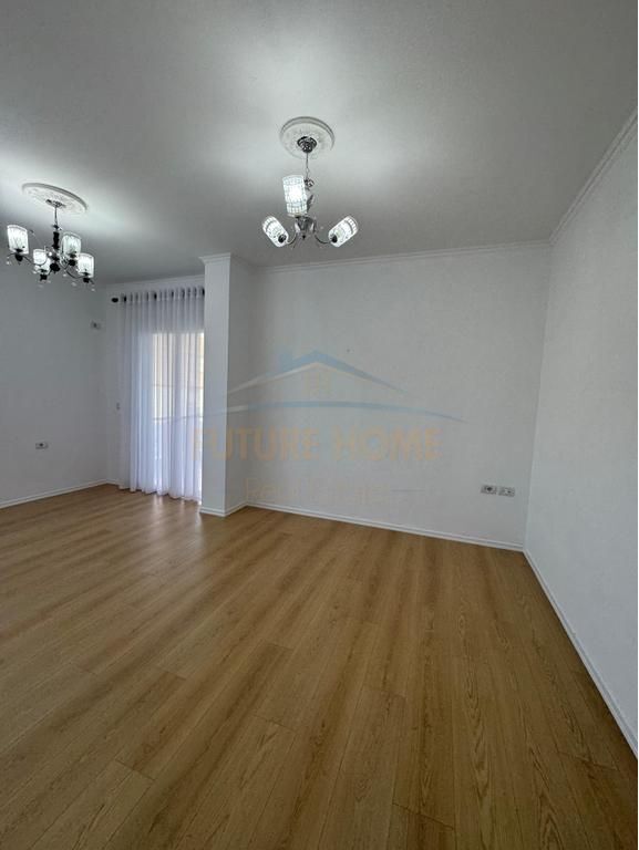 Shitet, Apartament 2+1, Fresk
