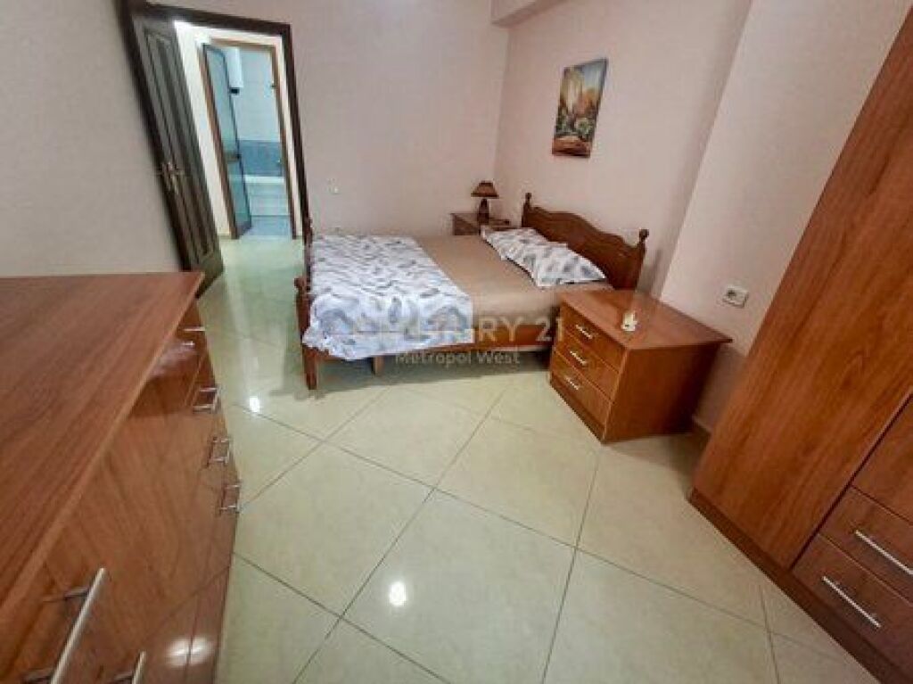 In vendita 3+1+2 vicino a "Petro Nini Luarasi", Via Margarita Tutulani– Posizione Elite!