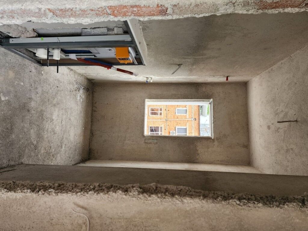 🏢 Vendesi in vendita 2+1+2 in un edificio moderno in costruzione vicino alla Scuola di Balletto e alla Scuola “Mihal Grameno”