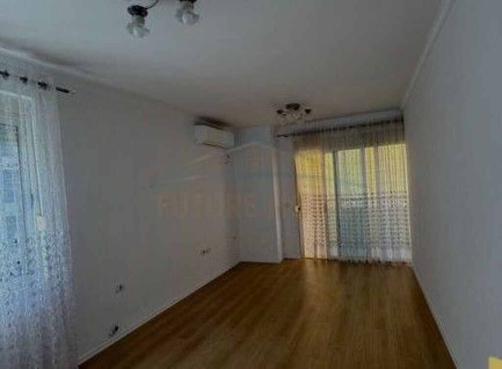 Disponojmë për shitje, apartament 2+1, Rruga e Dajtit , në zonën e Freskut.