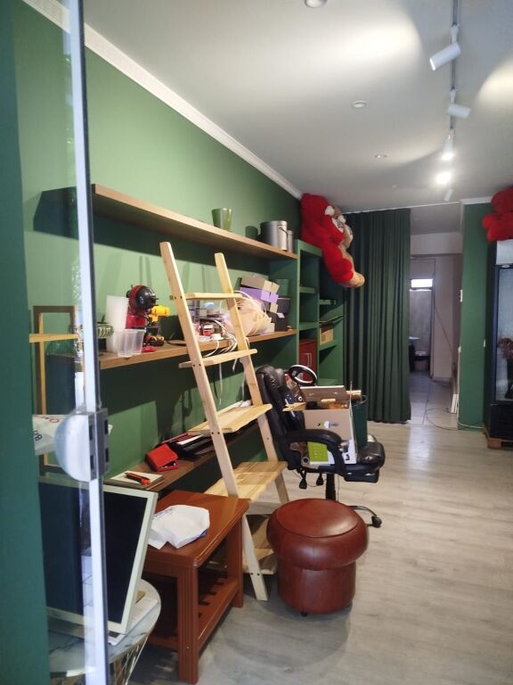 Affitto,Locale Commerciale,Via delle Barricate,Tirana 600 €