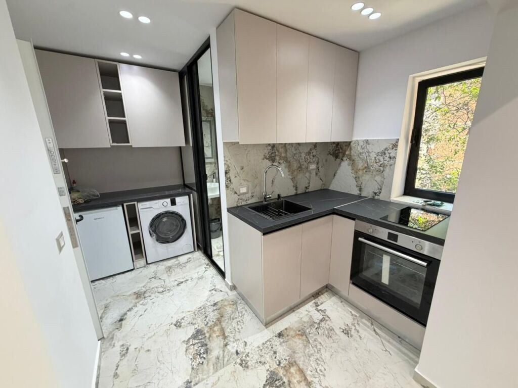 🏡 Shitet Super Apartament 1+1  📍 Tek Shkolla e Baletit, përballë Urës së Tabakëve📄 Me hipotekë, mundësi blerje me kredi