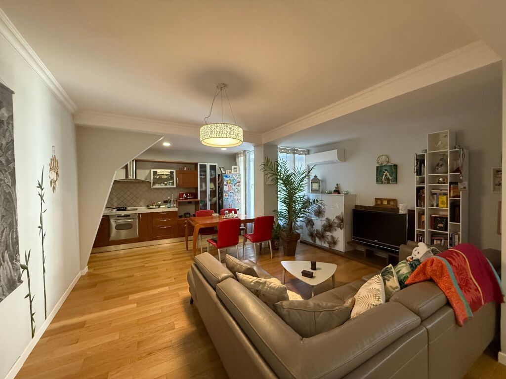 Shitet apartament 2+1+2 ne Bllok, Tirane