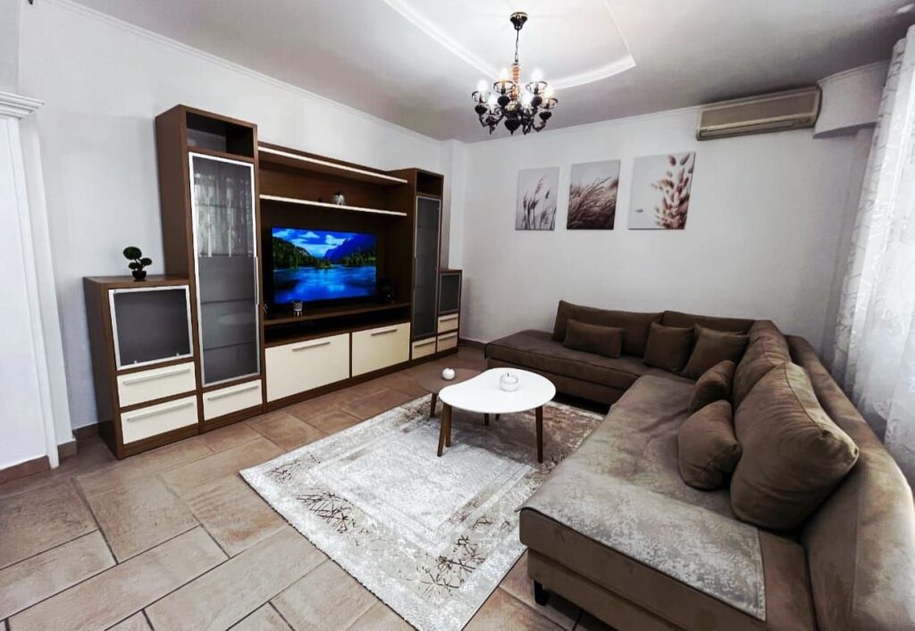Apartament per Qira 2+1+2 prane Sfinks ne Vollga Durres