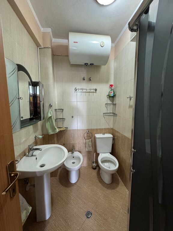 Shitet Apartament 3+1+2+2 ballkone Okazion
