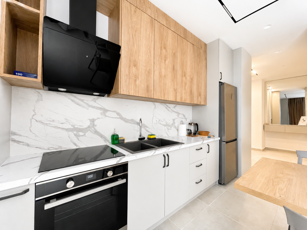 Shitet Apartament 2+1 i Mobiluar me Pamje Deti - Golem
