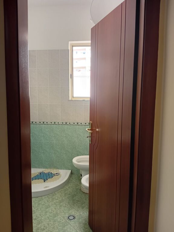 Apartament me qera