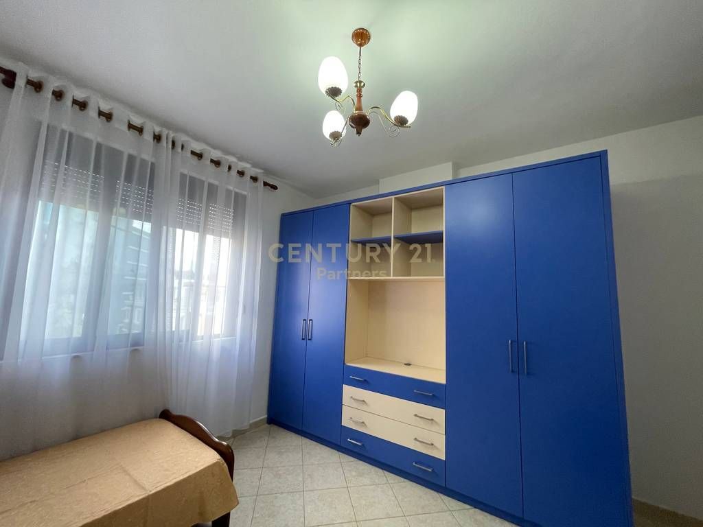JEPET ME QIRA APARTAMENT 3+1+2 Rruga Panorama -Prane Don Bosko 700 €