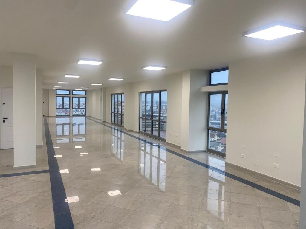 🏢 BUSINESS PREMISES FOR RENT – DURRËS ENTRANCE