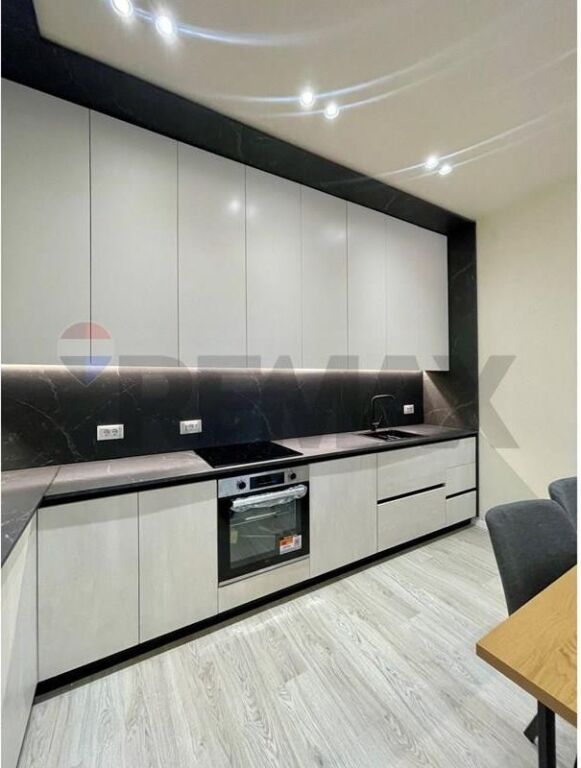 APARTAMENT 2+1 ME QIRA TE KOMPLEKSI DELIJORGJI!
