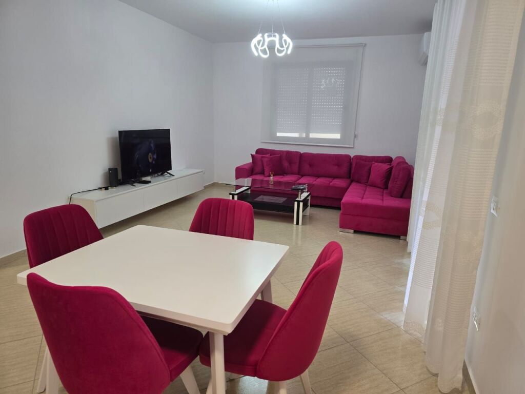 🏡✨ ME QIRA – Apartament 1+1 në Lungomare, Vlorë ✨🏡