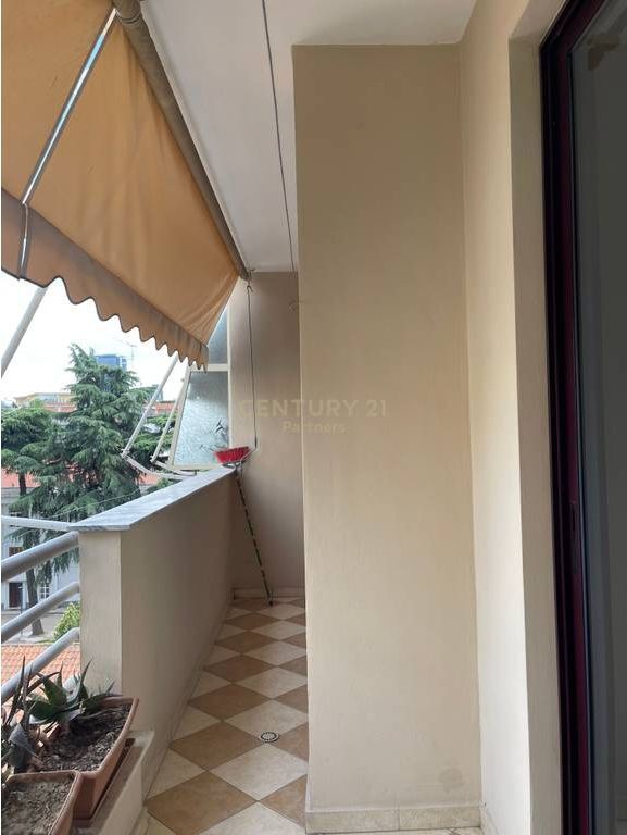 JEPET ME QIRA APARTAMENT 3+1+2 Rruga Panorama -Prane Don Bosko 700 €