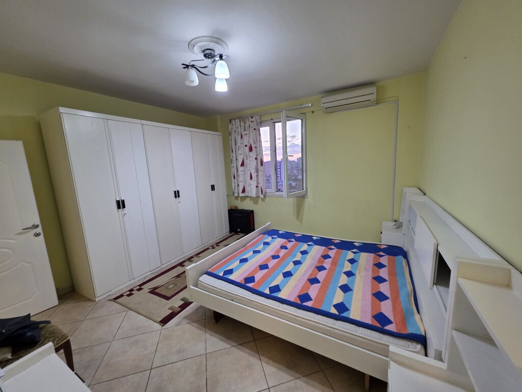 Pazari Ri Shitet Apartament 2+1+2