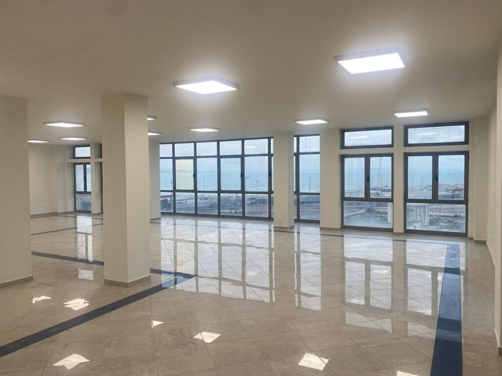 🏢 BUSINESS PREMISES FOR RENT – DURRËS ENTRANCE
