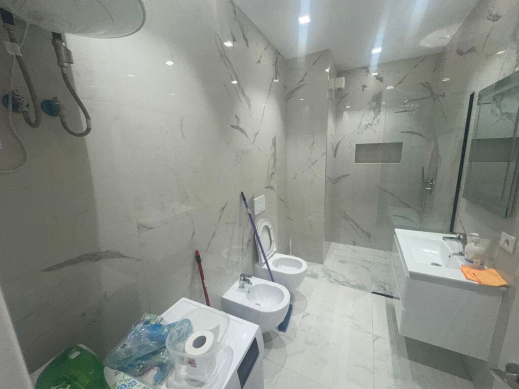 Apartament 2+1 per qera Shkoze !