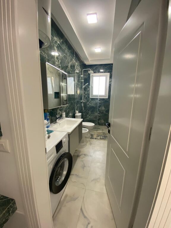 Jepet me Qira Apartament 2+1 – Kati i parë i një Vile Lagjja 17 Durres