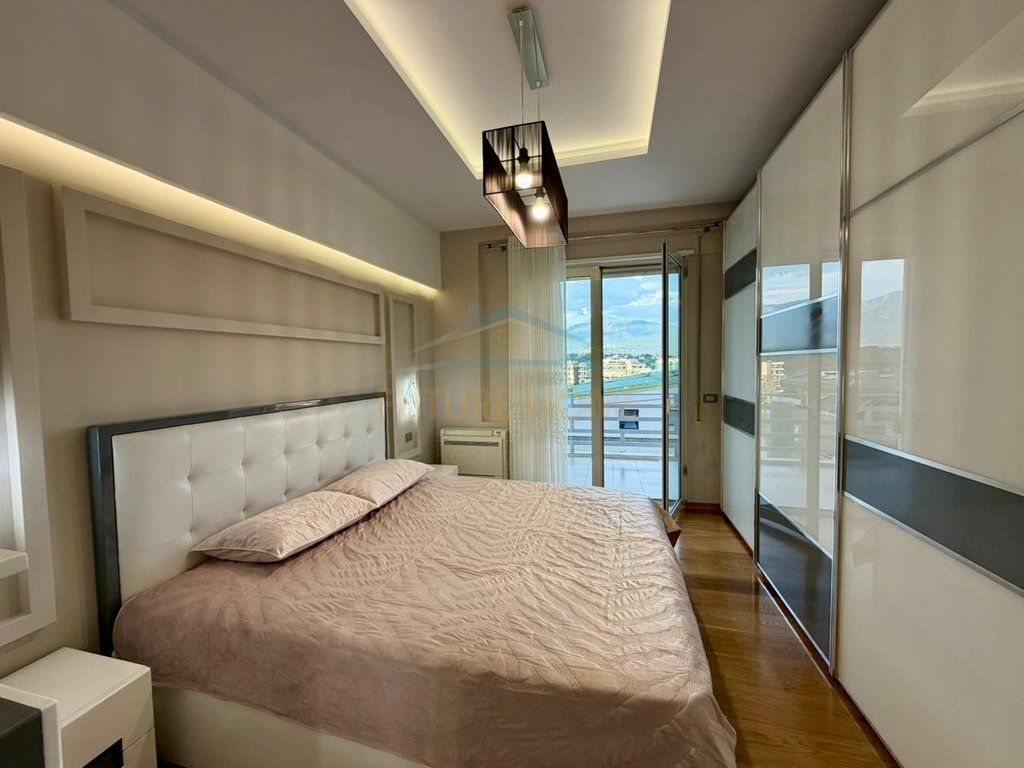 Shitet, Apartament 2+1+2 Ballkone ,Liqeni i Thate, Tirane