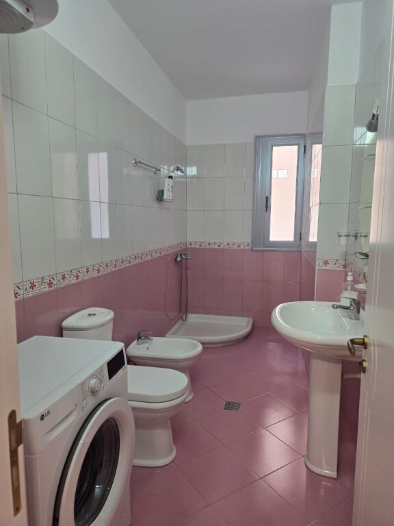 🏡✨ ME QIRA – Apartament 1+1 në Lungomare, Vlorë ✨🏡
