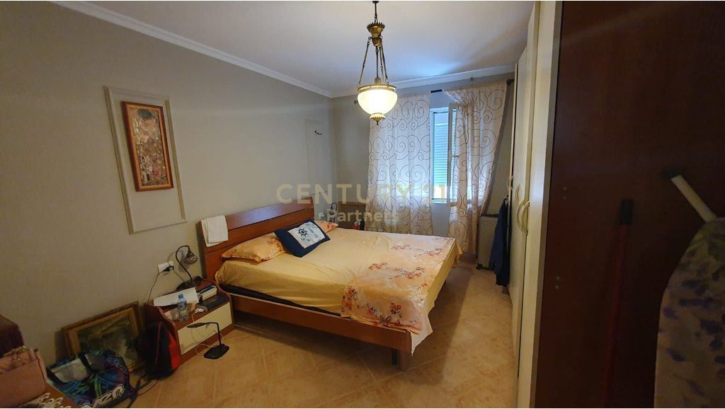 Apartment for sale 2+1+2 at Vasil Shanto 265,000 €