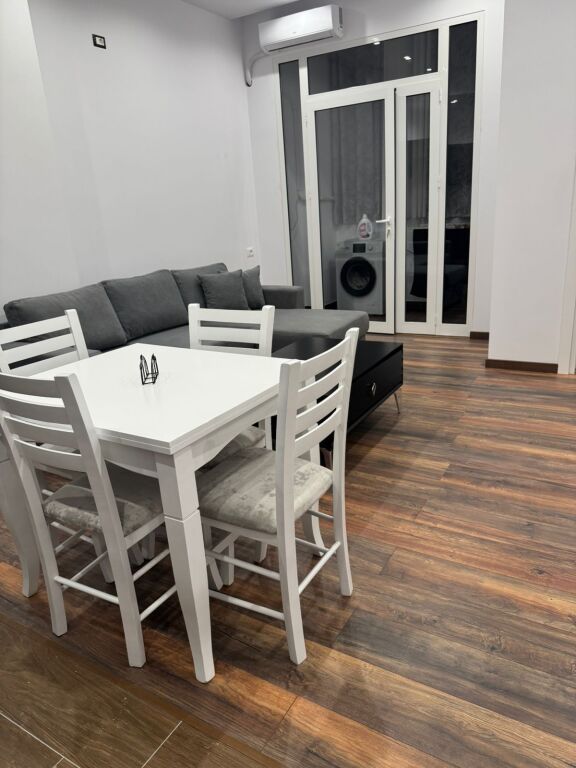 SHITET APARTAMENT 1+1 – TERMINALI I AUTOBUZEVE VERI