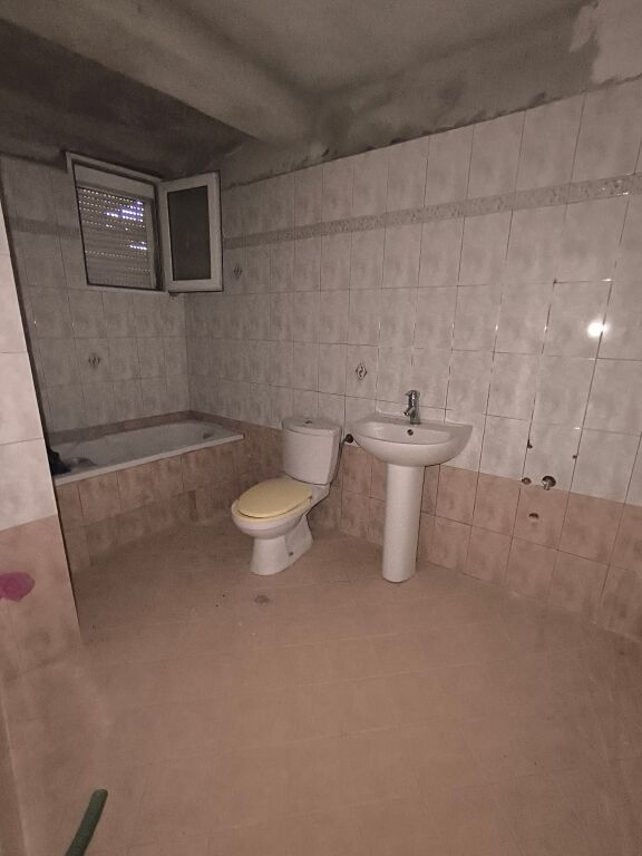 Shitet shtepi private