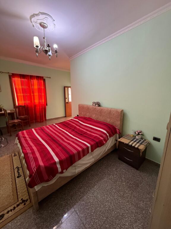 Apartament 2+1 per qera ne tek rrethi Shkoze !