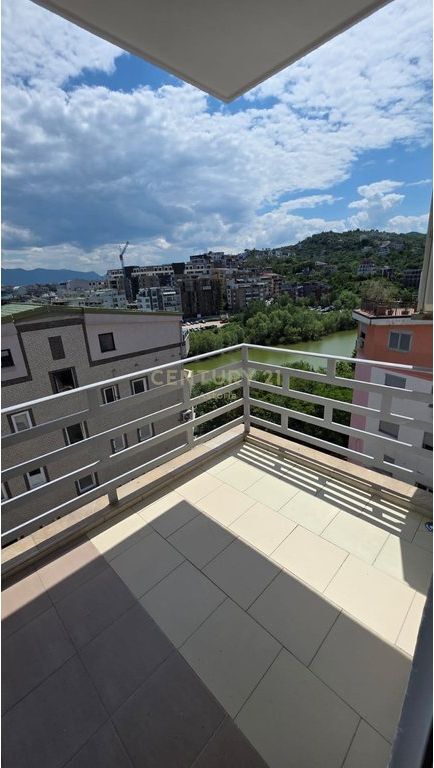 Modern 2+1 apartment for sale, with lake view 262,000 €