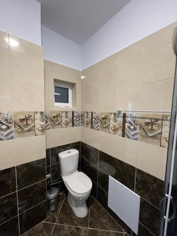 Kerkoj nje vajze per ndarje qeraje- apartament 1+1- Rruga e Kavajes- Tirane