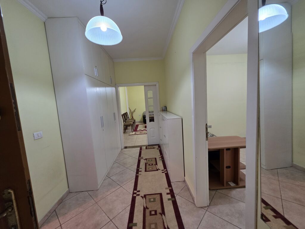 Pazari Ri Shitet Apartament 2+1+2
