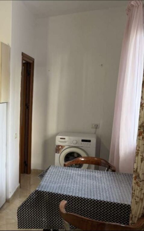 GARSIONERE 23000 LEKE.VILAT GJERMANE