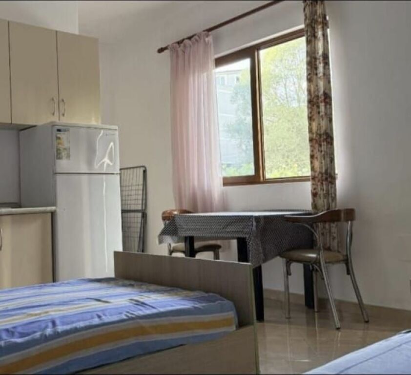GARSIONERE 23000 LEKE.VILAT GJERMANE