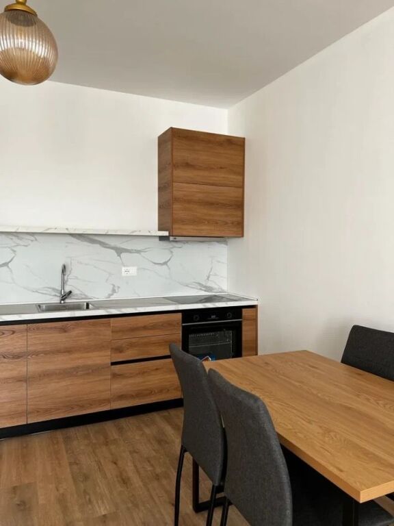 Apartament 1+1 per qera tek kompleksi Arlis Farmacia 10 !