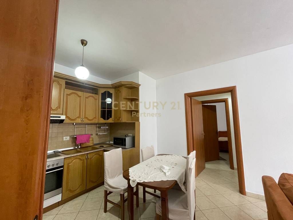 JEPET ME QIRA APARTAMENT 3+1+2 Rruga Panorama -Prane Don Bosko 700 €