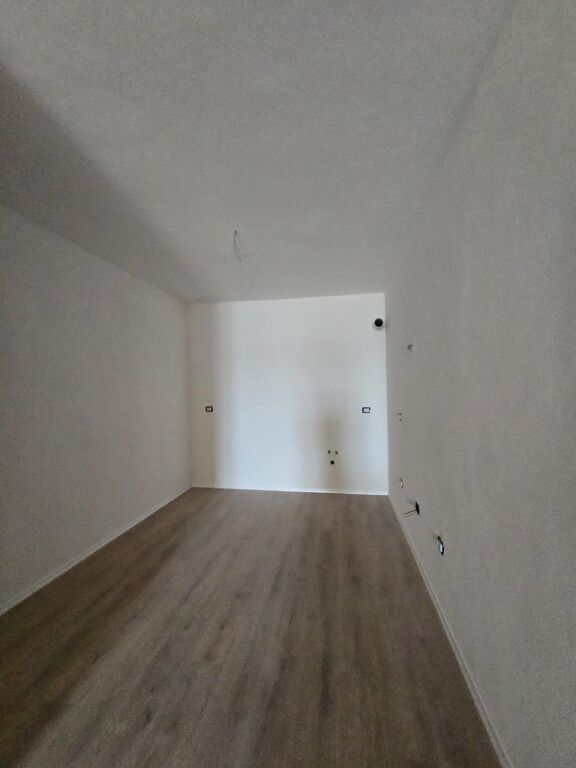 Shitet apartament tek Fusha Aviacionit