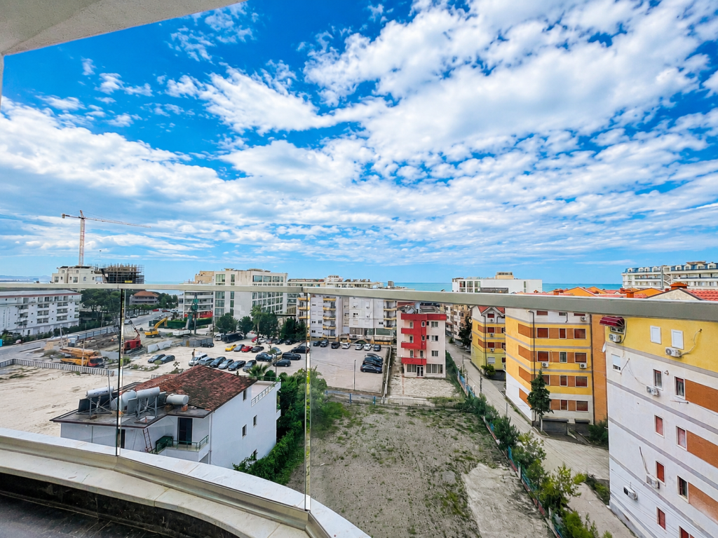 Shitet Apartament 2+1 i Mobiluar me Pamje Deti - Golem