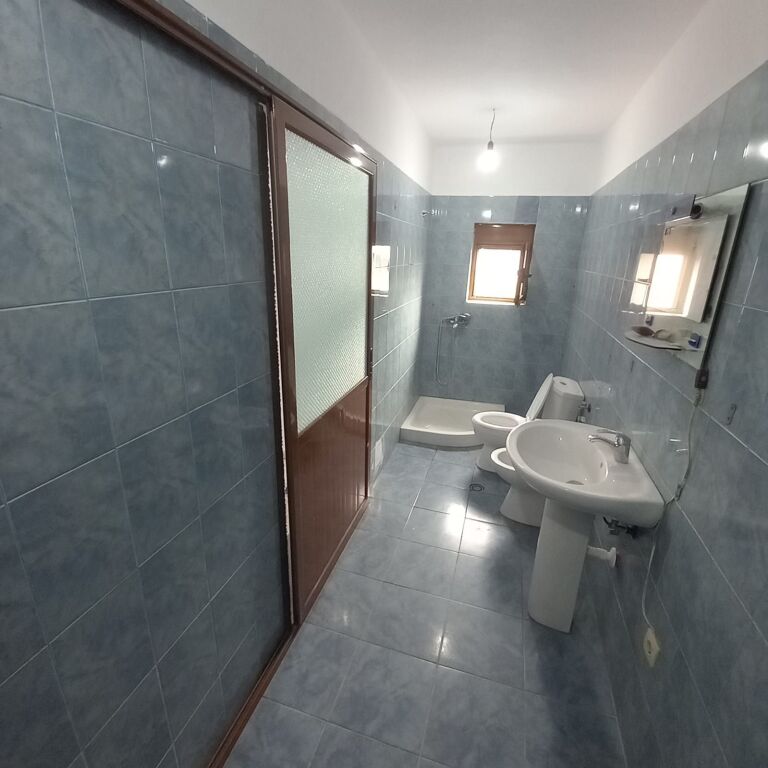 Affitto | Shtëpi private 2 + 1 | Kombinat | 260 €/mese