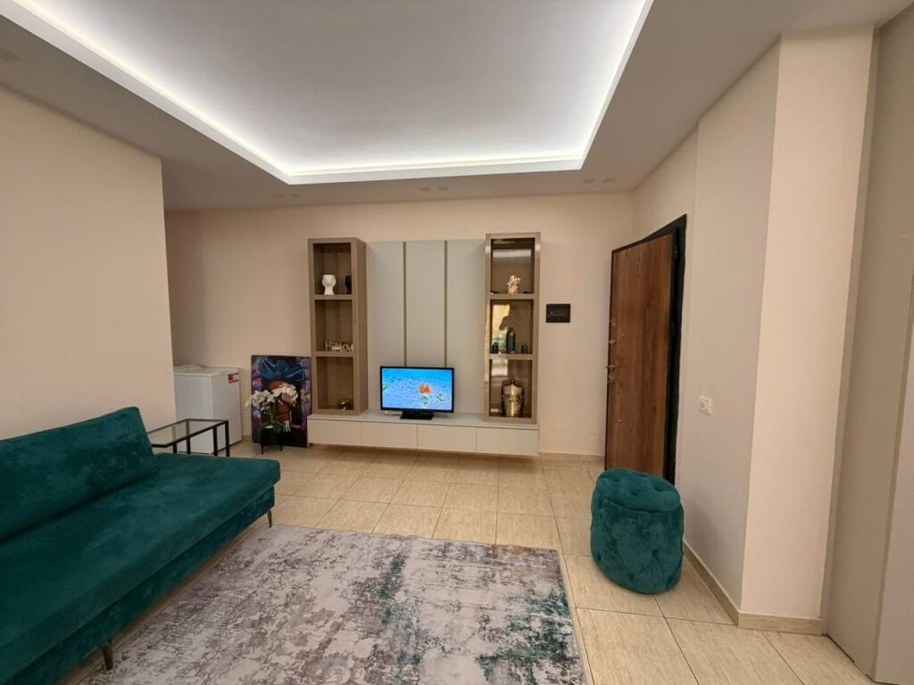 🏡 Apartament 1+1 me Qira në Shkëmbin e Kavajës – Vetëm 50 Metra nga Deti 🌊