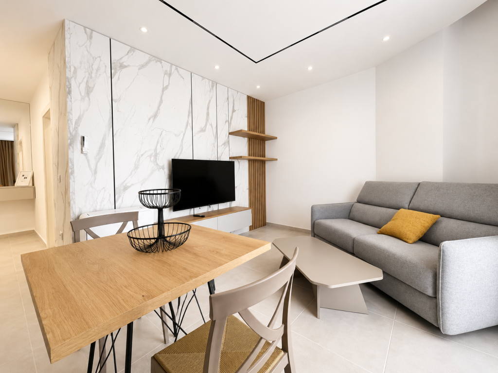 Shitet Apartament 2+1 i Mobiluar me Pamje Deti - Golem