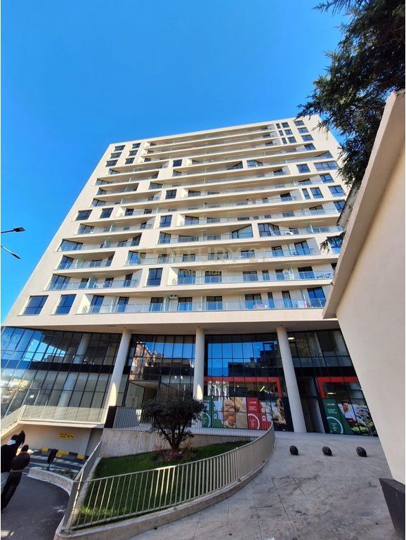🏢 AMBIENT KOMERCIAL ME QIRA NË GOLDEN TOWER – MINE PEZA ✨