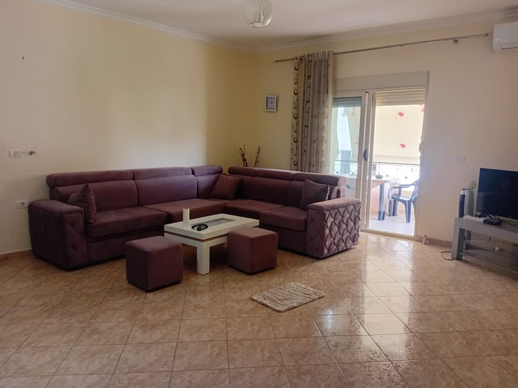 Apartament me qera
