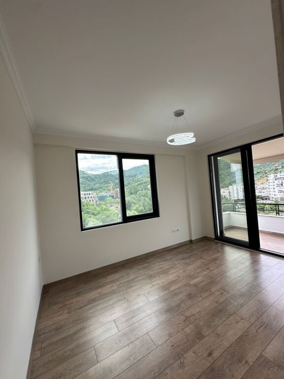 🏡 Shitet Apartament Super Luksoz 2+1 📍 Rruga Hamdi Garunja, Liqeni i Thatë (jo zonë malore)💶 Çmimi: 273 Milion Lekë
