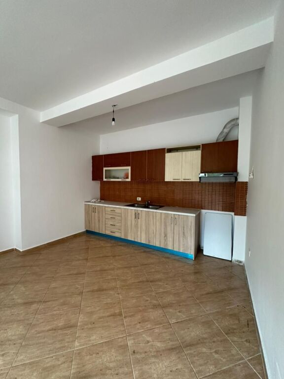 Jepet me qira apartament 2+1+2 në Astir